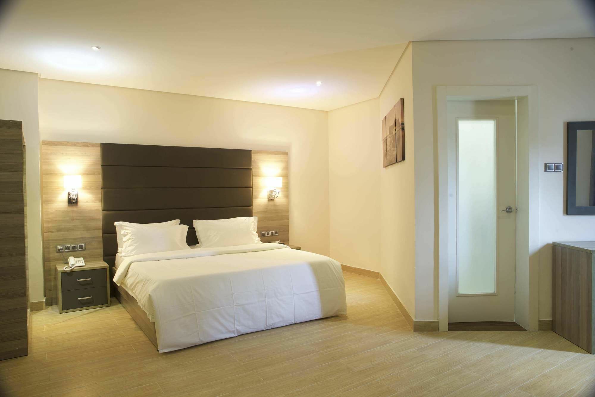 Scarlet Lodge Lagos Eksteriør bilde