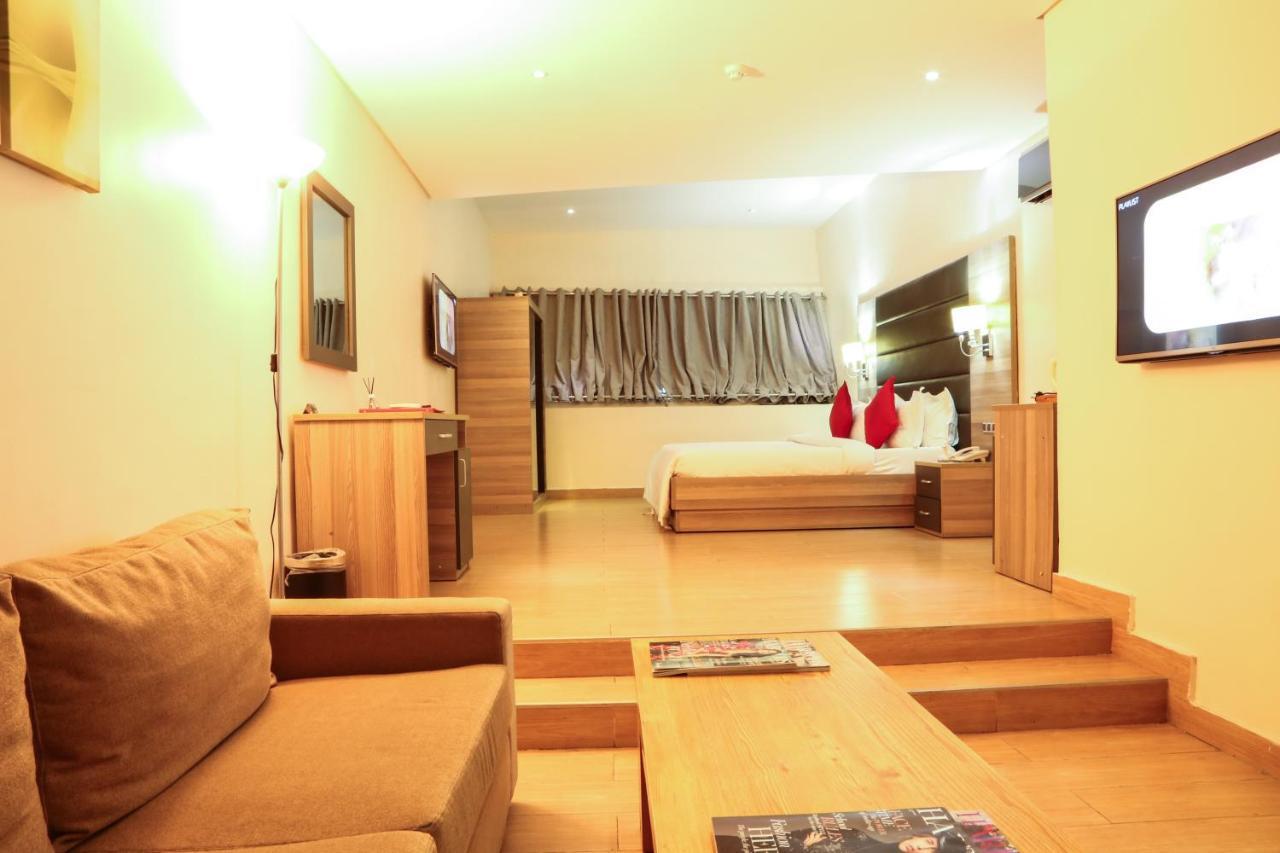 Scarlet Lodge Lagos Eksteriør bilde